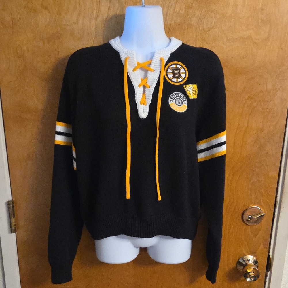 Boston Bruins WEAR by Erin Andrews Women's Cropped Lace-Up Sweater - SZ Small